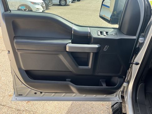 Used 2018 Ford F150 XLT w/ Equipment Group 302A Luxury AWD/4WD image 19