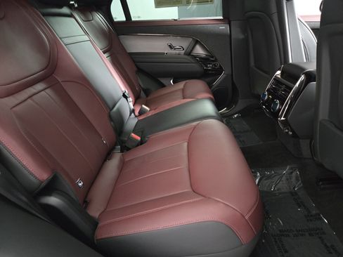 Used 2025 Land Rover Range Rover Sport Dynamic SE image 17