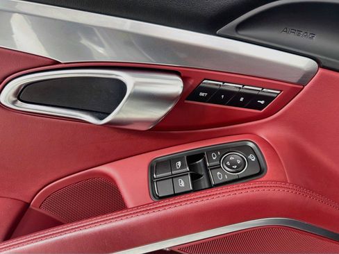 Used 2024 Porsche 718 Boxster RWD image 10