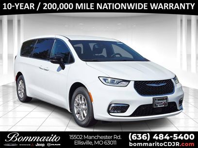 New 2026 Chrysler Pacifica Select