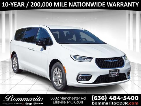 New 2026 Chrysler Pacifica Select FWD image 1