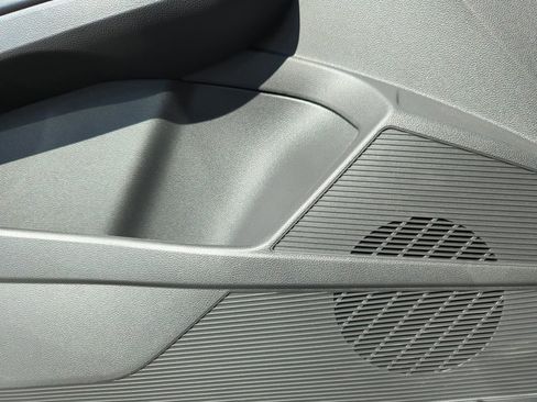 New 2026 Volkswagen Taos SE image 33