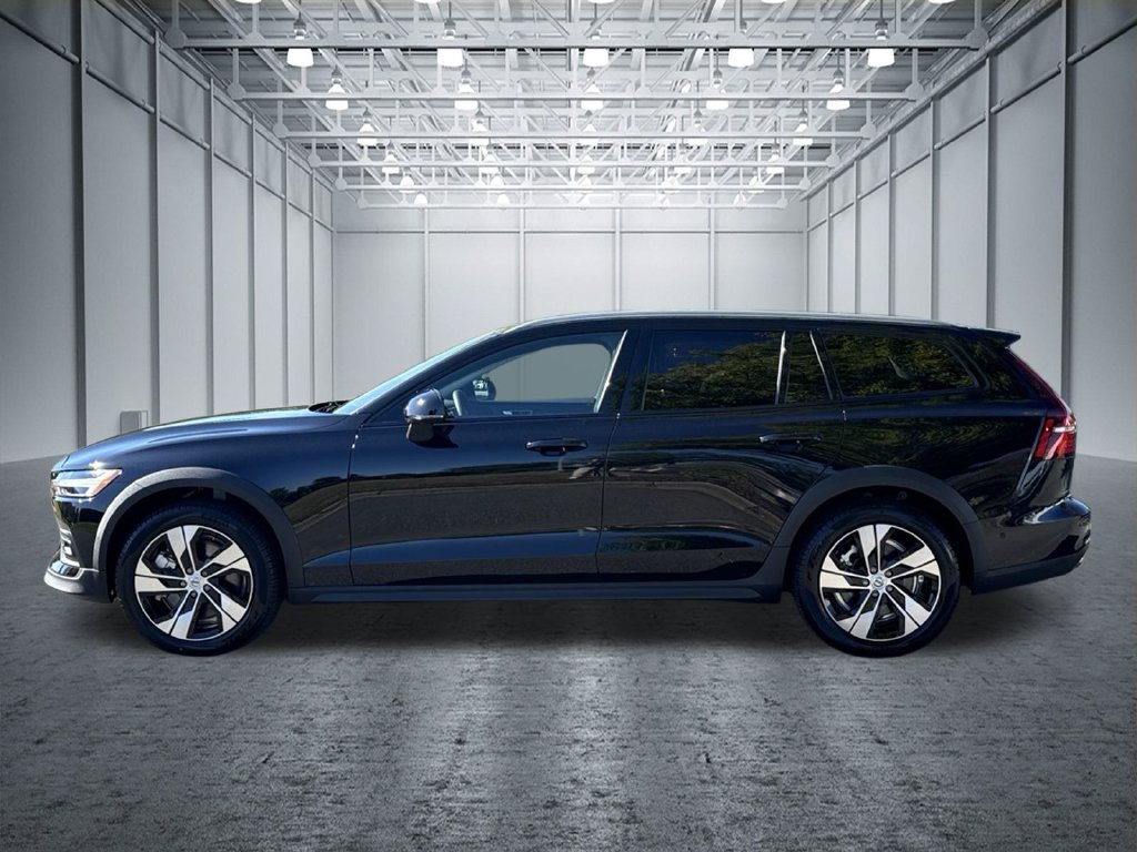 Used 2025 Volvo V60 B5 Cross Country Plus AWD/4WD image 4