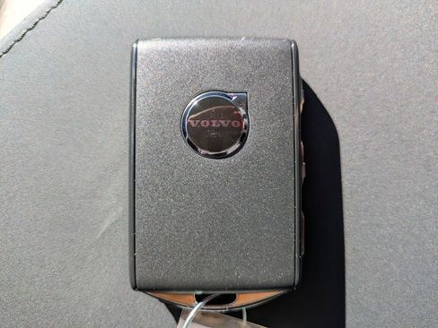 New 2026 Volvo XC60 B5 Ultra w/ Protection Package Premier image 29