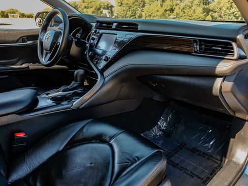 Used 2020 Toyota Camry LE image 15