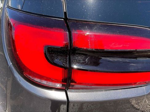 Used 2021 Chrysler Pacifica Touring w/ Cold Weather Group FWD image 28