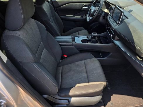 Used 2025 Nissan Rogue SV FWD image 38