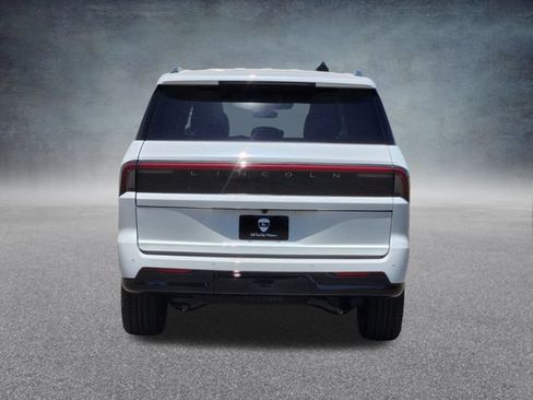 New 2026 Lincoln Navigator Premiere AWD/4WD image 6