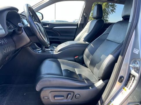 Used 2018 Toyota Highlander XLE AWD/4WD image 15
