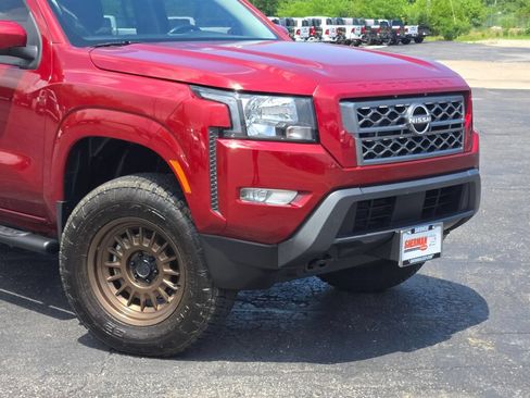 Used 2023 Nissan Frontier SV w/ SV Convenience Package AWD/4WD image 2