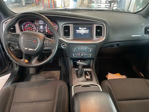 Used 2019 Dodge Charger SXT RWD image 7