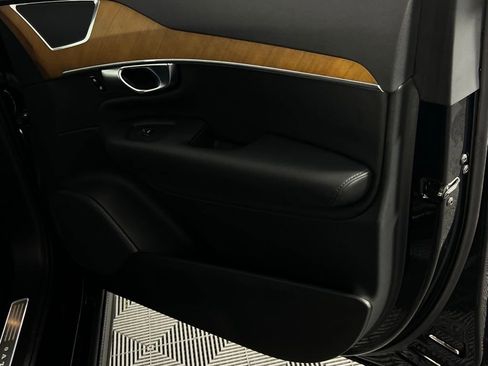 Used 2025 Volvo XC90 B6 Plus image 37