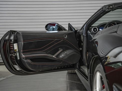 Used 2015 Ferrari California T image 24
