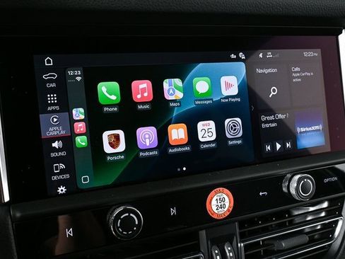 Certified 2025 Porsche Macan AWD image 15