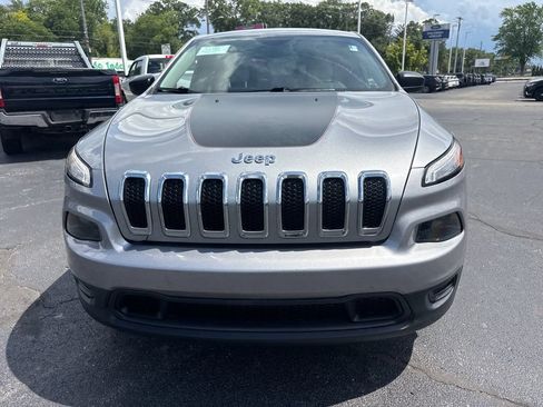 Used 2017 Jeep Cherokee Sport w/ Safety Group FWD image 3