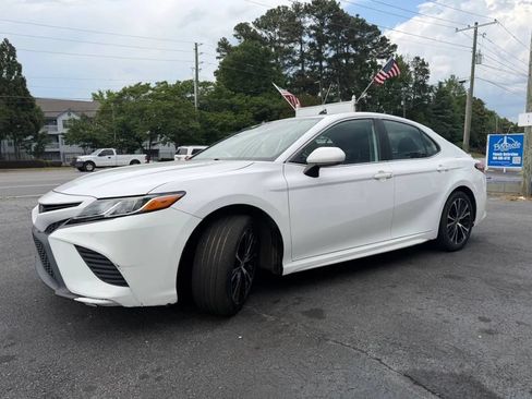 Used 2020 Toyota Camry SE FWD image 4