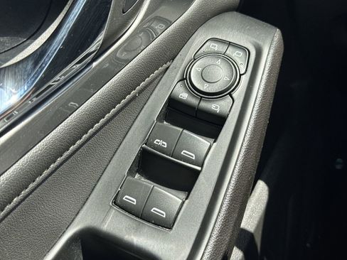 Used 2023 Chevrolet Traverse LT w/ LT Premium Package AWD/4WD image 15