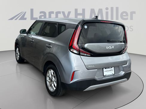 Used 2025 Kia Soul LX w/ LX Technology Package FWD image 4