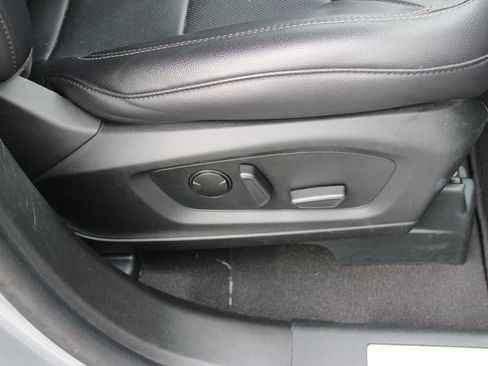 Used 2023 Ford Explorer Limited image 32