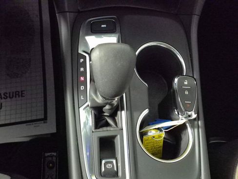 Used 2022 Chevrolet Equinox LS w/ LS Convenience Package image 17