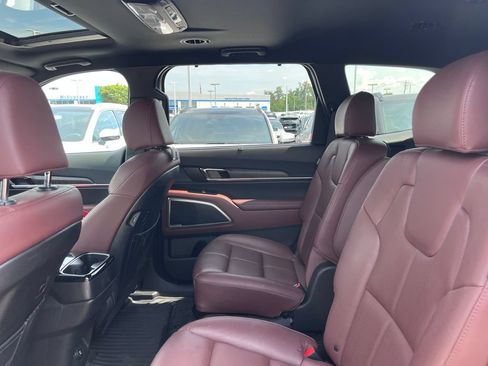 Certified 2024 Kia Telluride EX w/ EX Captain's Chair Package FWD image 19