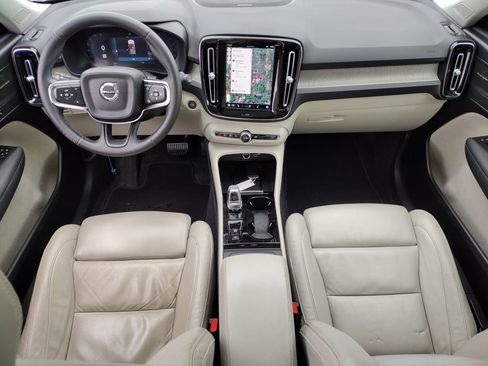 Used 2023 Volvo XC40 B4 Ultimate image 15