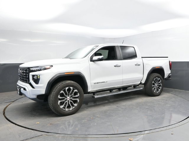 Used 2024 GMC Canyon Denali AWD/4WD image 7