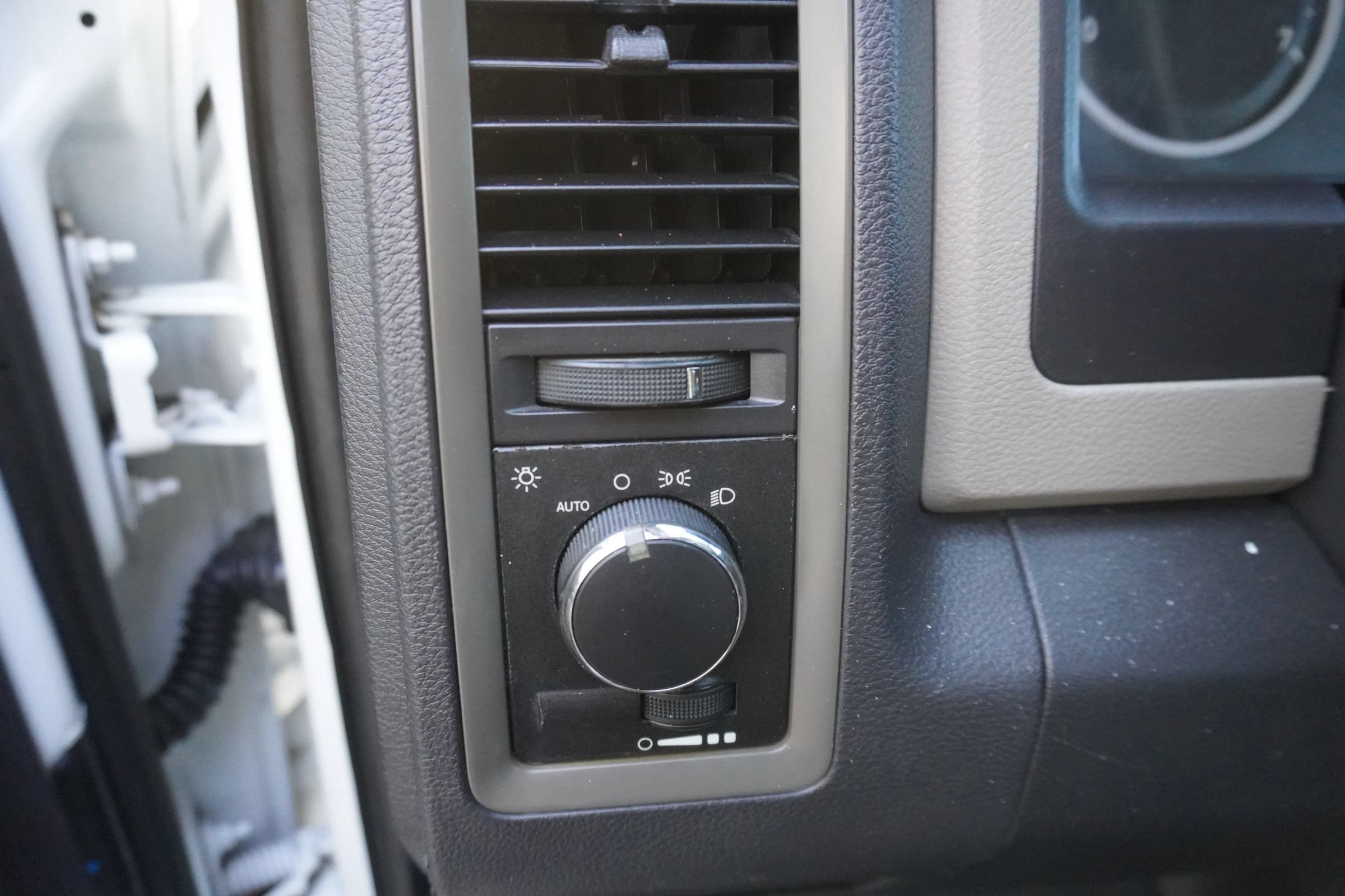Used 2011 RAM 3500 ST RWD image 16