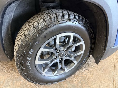 Used 2025 Chevrolet Equinox ACTIV w/ Safety and Technology Package FWD image 39