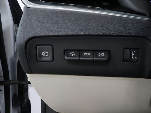Used 2023 Buick Enclave Avenir w/ Trailering Package, 5000 lbs. AWD/4WD image 17