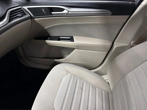 Used 2020 Ford Fusion SE FWD image 32