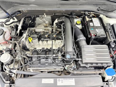 Used 2019 Volkswagen Golf SE image 40