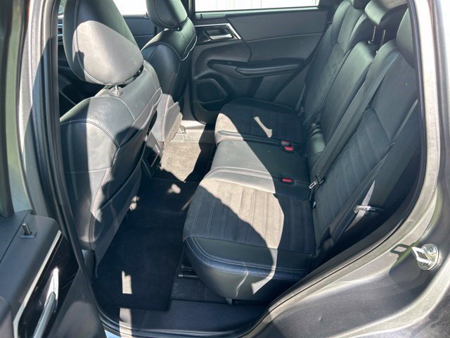 Used 2023 Mitsubishi Outlander SE Black Edition FWD image 39