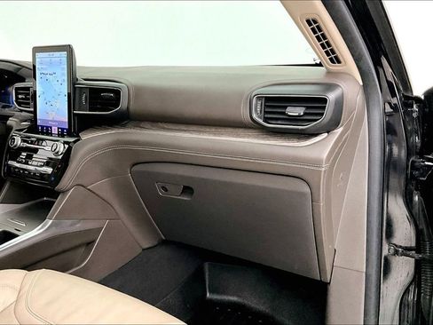 Used 2022 Ford Explorer Platinum w/ Equipment Group 601A image 21