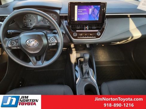 Used 2025 Toyota Corolla LE w/ LE Premium Package image 26