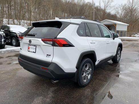 New 2025 Toyota RAV4 XLE image 4