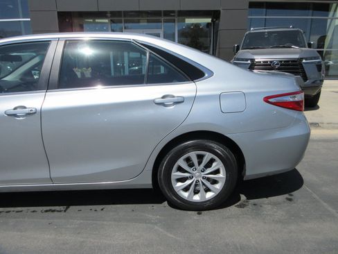 Used 2017 Toyota Camry LE FWD image 4