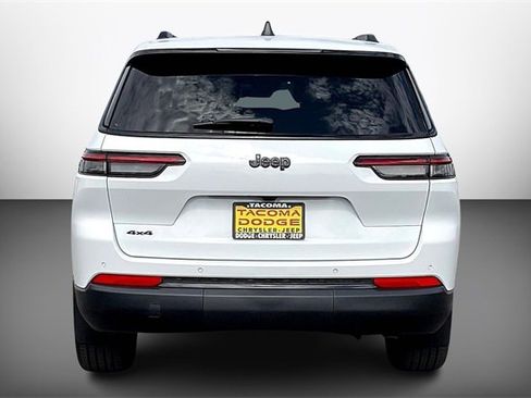 New 2025 Jeep Grand Cherokee L Altitude image 4