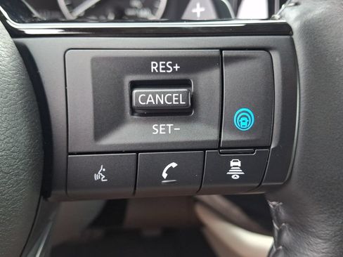 Used 2024 Nissan Pathfinder SL w/ Black Appearance Package AWD/4WD image 23