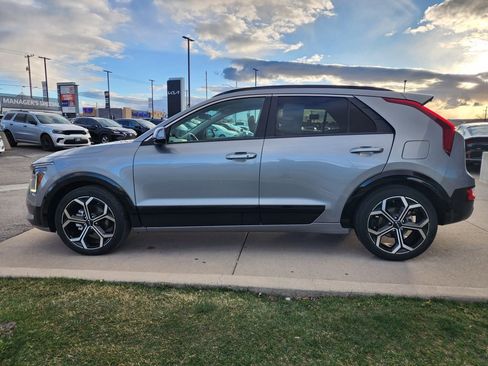 Certified 2023 Kia Niro EX Touring image 8