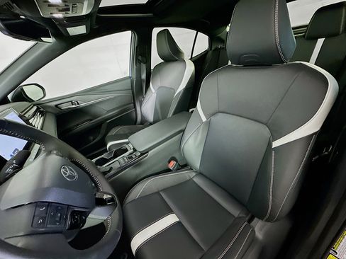 Used 2025 Toyota Camry SE w/ Multimedia Upgrade Package image 13