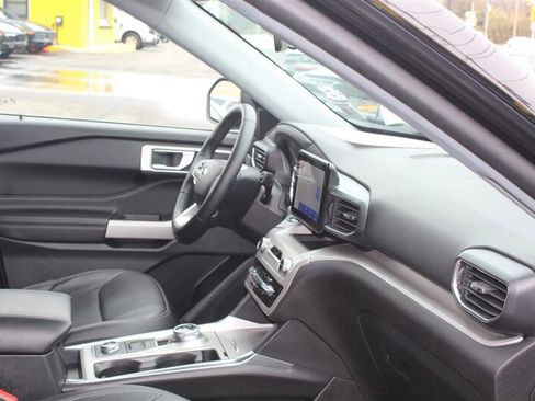 Used 2023 Ford Explorer XLT w/ Equipment Group 202A AWD/4WD image 19