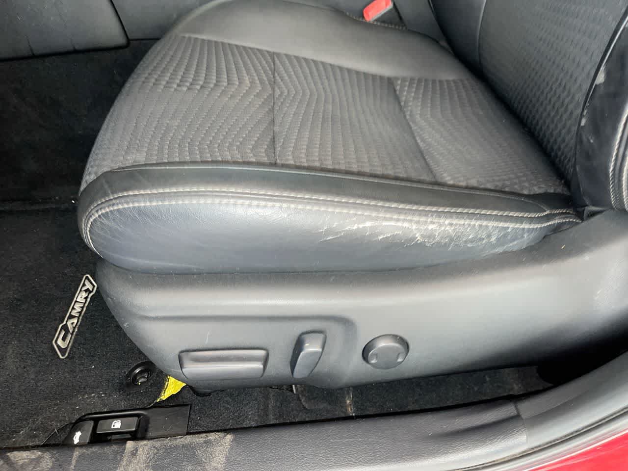 Used 2012 Toyota Camry SE FWD image 12
