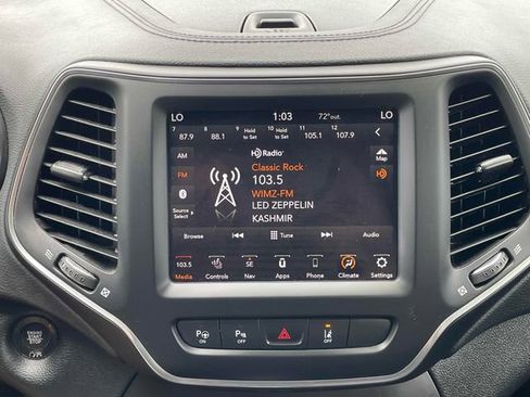 Used 2023 Jeep Cherokee Altitude Lux image 13