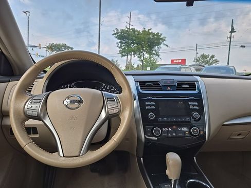 Used 2013 Nissan Altima 2.5 SV FWD image 34