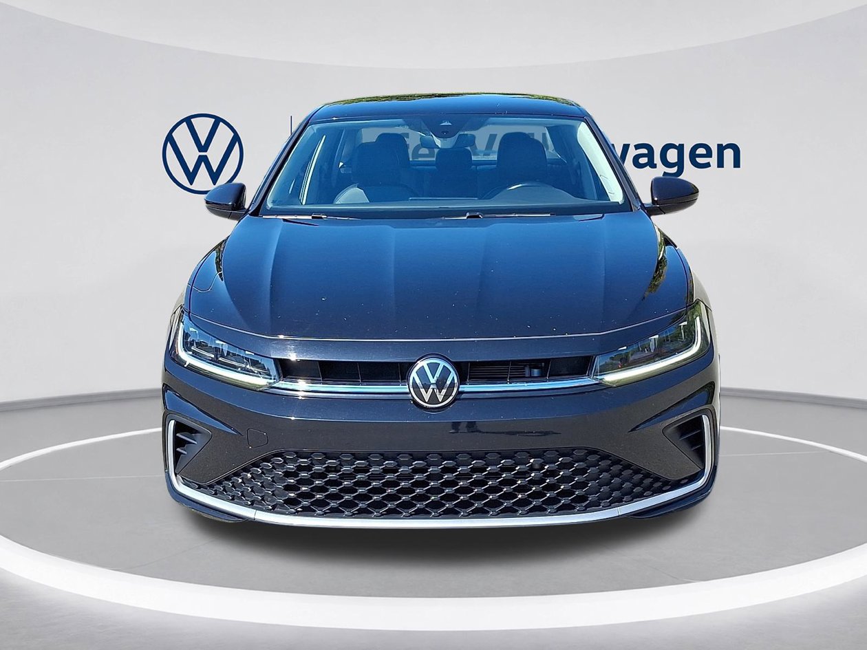 Used 2025 Volkswagen Jetta SE FWD image 2