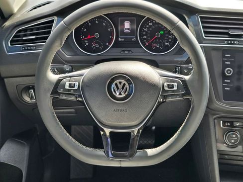 Used 2021 Volkswagen Tiguan SE FWD image 19
