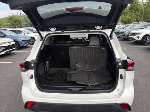Used 2023 Toyota Highlander XLE FWD image 15