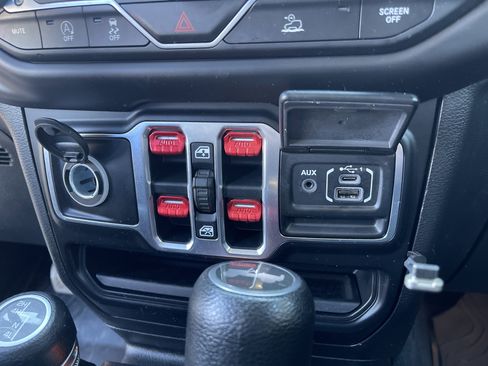 Used 2021 Jeep Wrangler Unlimited Sport image 29