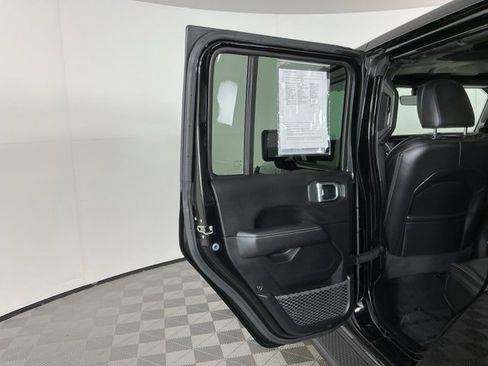 Used 2020 Jeep Gladiator Overland w/ Uconnect 4C Nav & Sound Group image 24